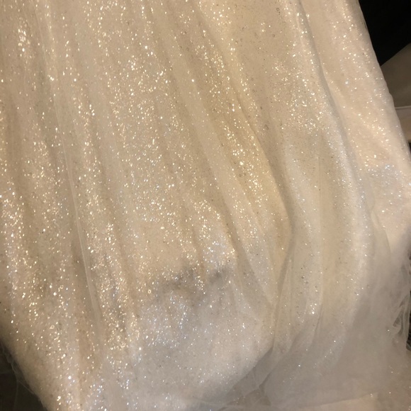 Maggie Sottero Symphony sparkly sample gown with pockets - Picture 6 of 12